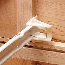 1-3/8" V-Notch Side Mount Peninsula Bracket