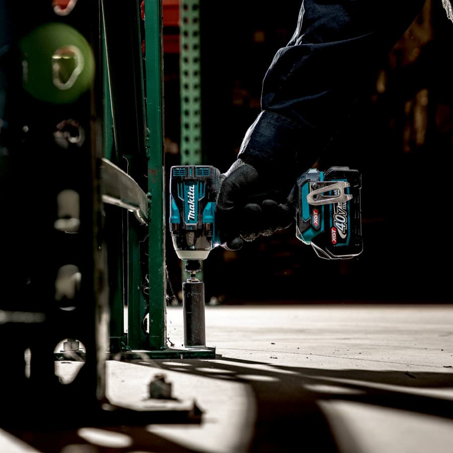 Makita GDT04D Action (concrete bolt)