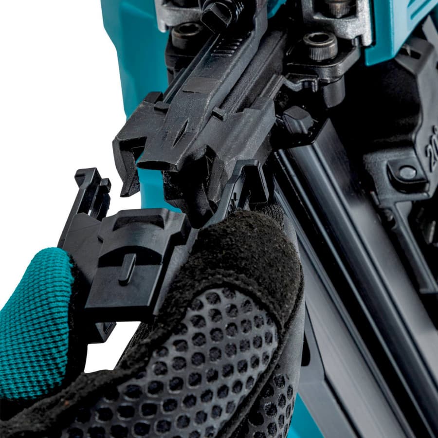 Makita XNB03Z Feature Shot (nose cover)