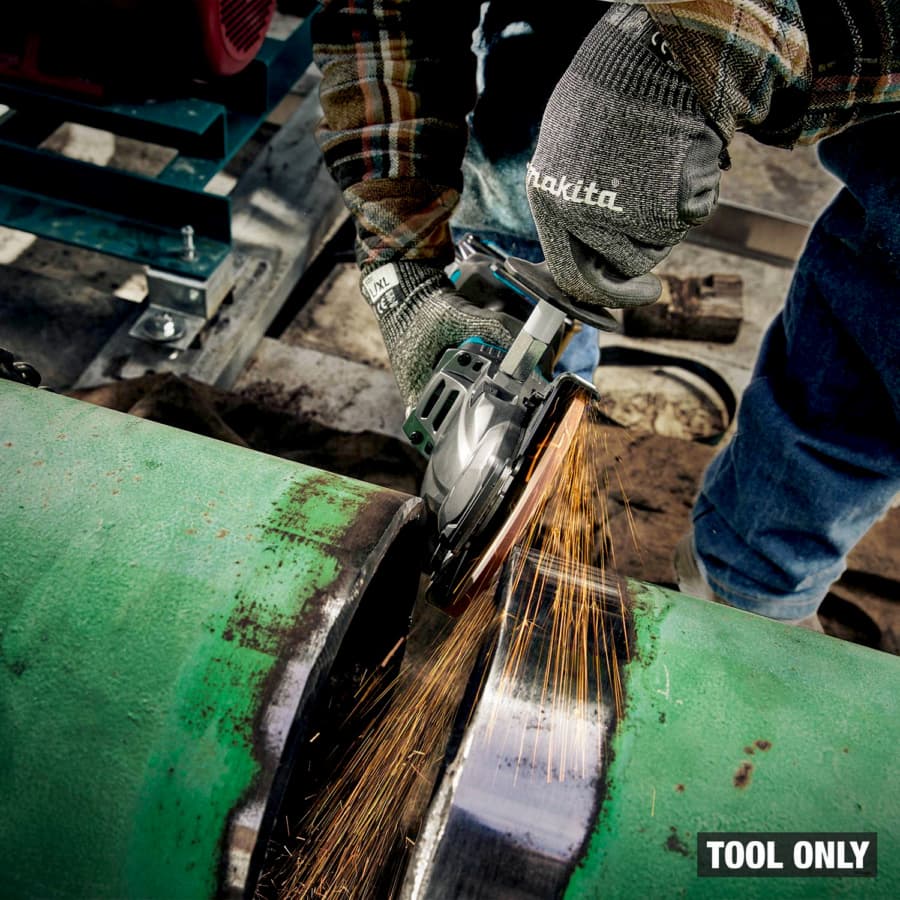 Makita GAG16Z Action 2