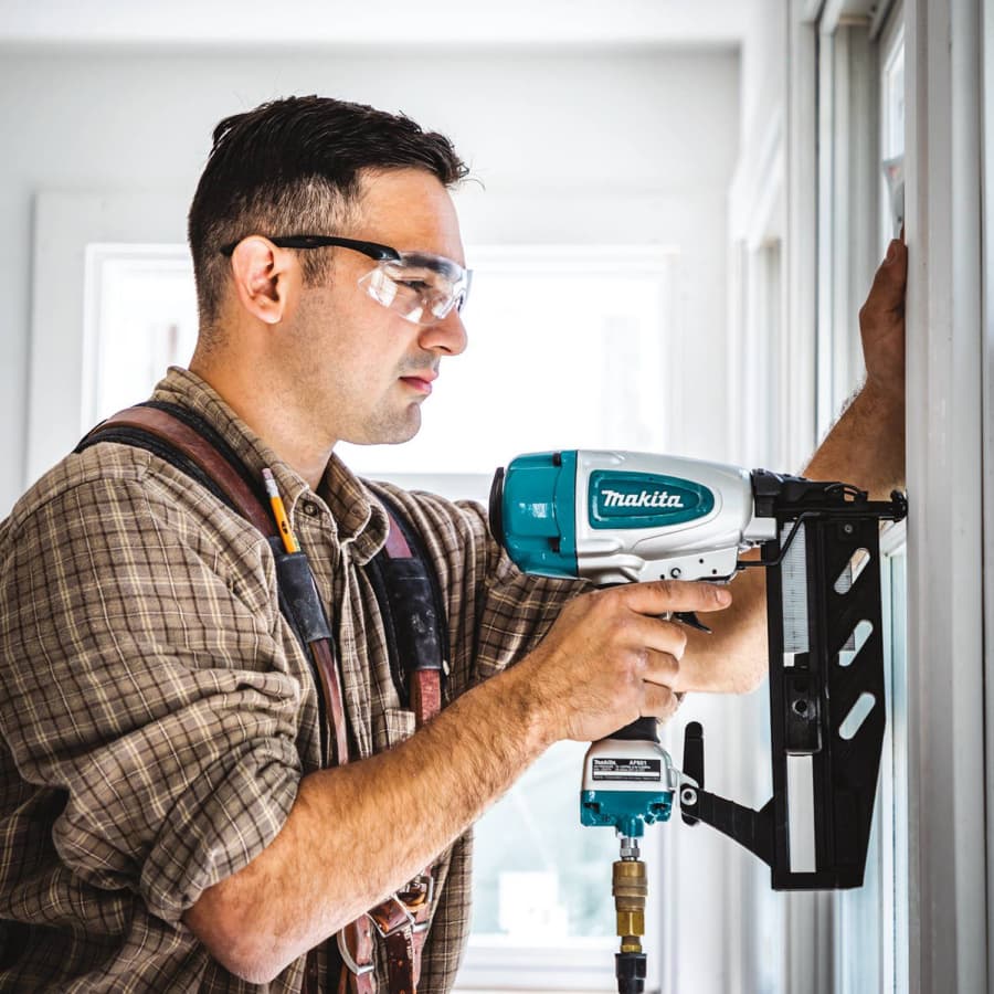 1" - 2-1/2" x 16 Gauge Straight Finish Nailer, detail 1