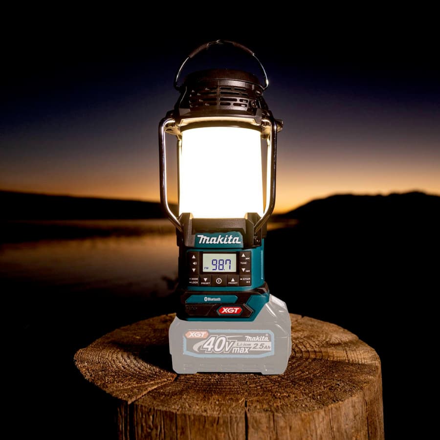 Makita 40V max XGT Cordless Lantern with Radio Tool Only, detail 1
