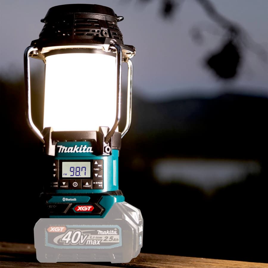 Makita 40V max XGT Cordless Lantern with Radio Tool Only, detail 2