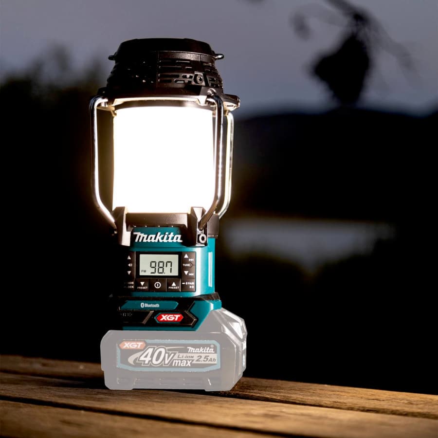 Makita 40V max XGT Cordless Lantern with Radio Tool Only, detail 3