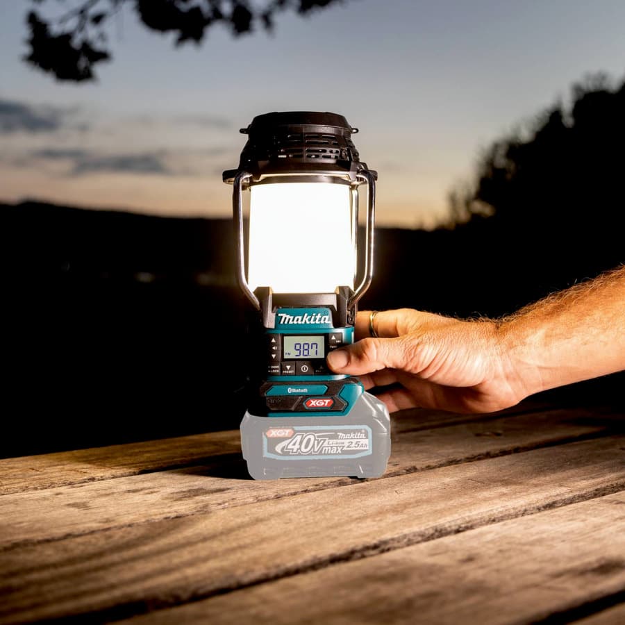 Makita 40V max XGT Cordless Lantern with Radio Tool Only, detail 5