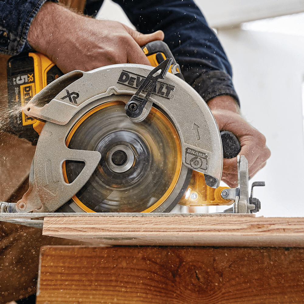 Dewalt Circular Saw - Brushless Motor Technology, 5500 RPM Speed and 330 Cross Cuts Runtime