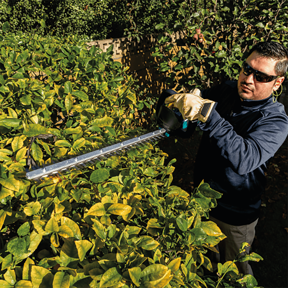 18V LXT Lithium‑Ion Brushless Cordless Hedge Trimmer Kit (4.0Ah) Alt 14 - Image