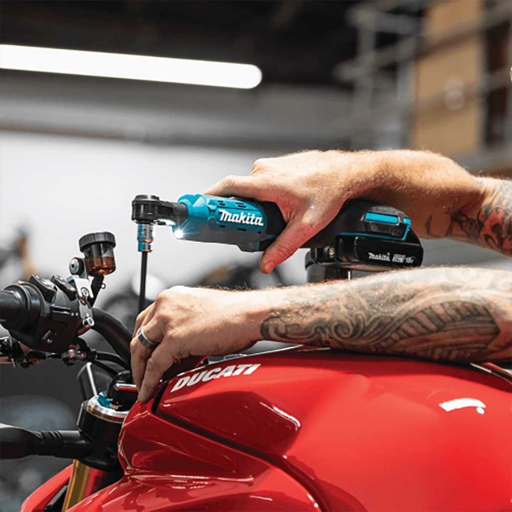 18V LXT Lithium‑Ion Cordless 3/8" / 1/4" Sq. Drive Ratchet Kit (2.0Ah) Alt 4 - Image