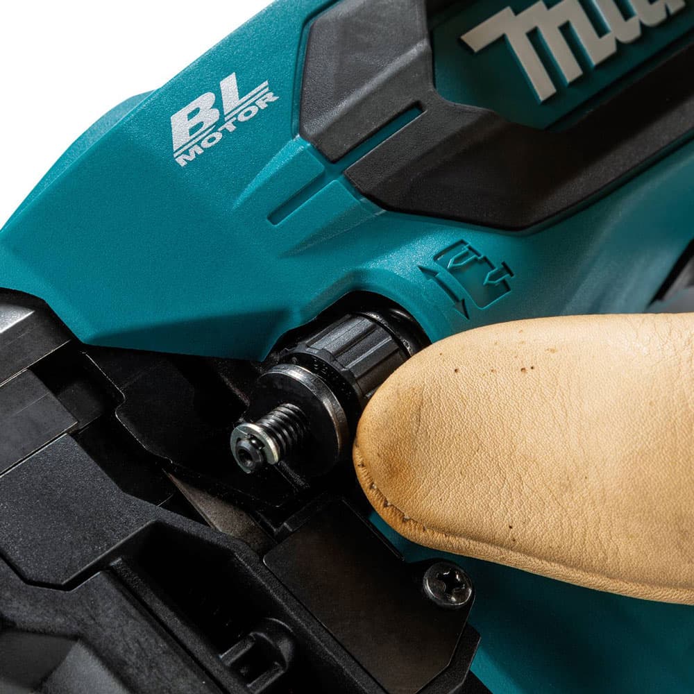 Makita XTS02Z Feature Shot (depth adjustment)